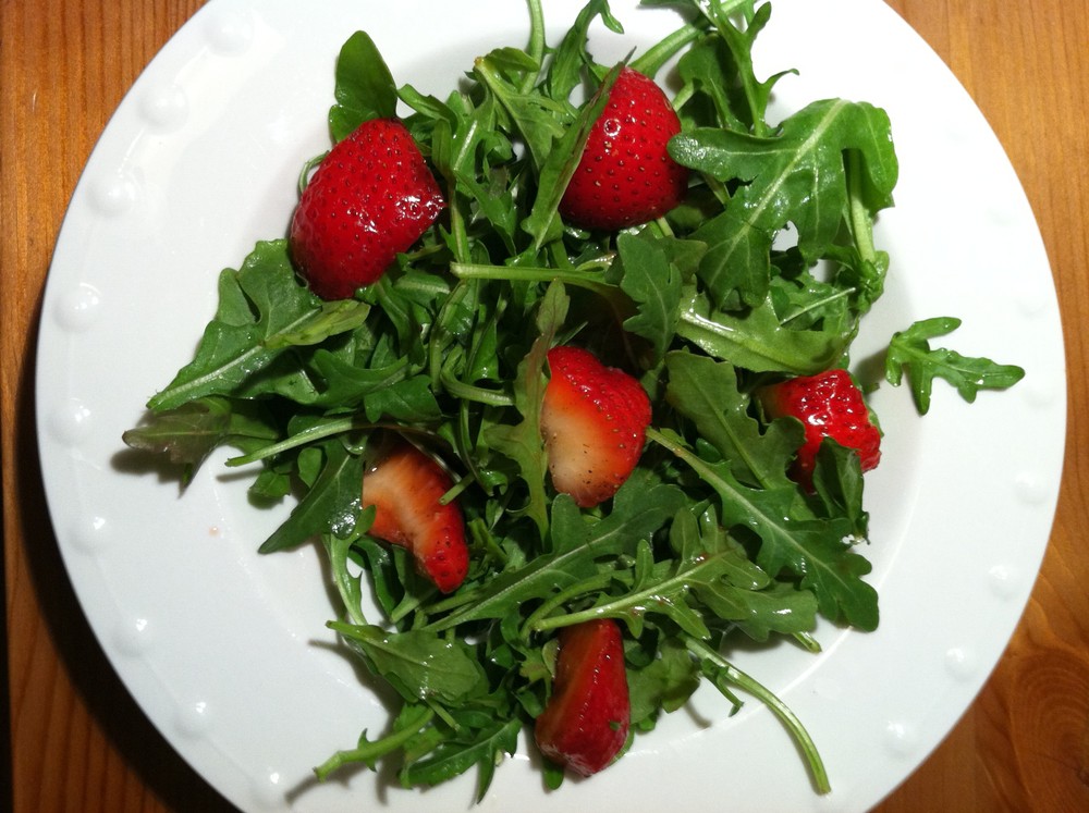 arugula_and_strawberry_salad-scaled1000